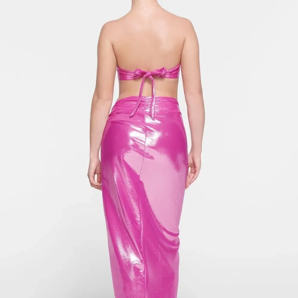 SKIMS liquid shine‎ bandeau Lollipop Color Medium NWT in packaging